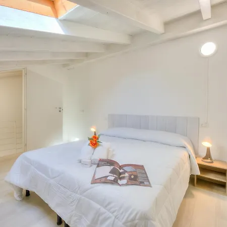 Apartment Sunflower Terrace: Duplex For 4, Walk To + Parking - Happy Leggiuno