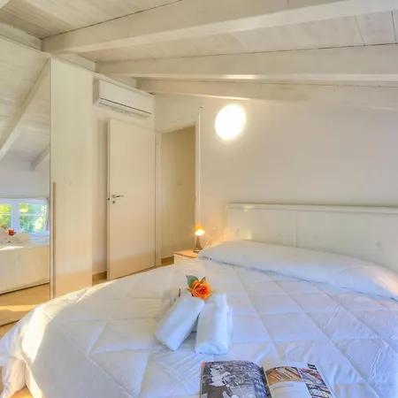 Sunflower Terrace: Duplex For 4, Walk To + Parking - Happy