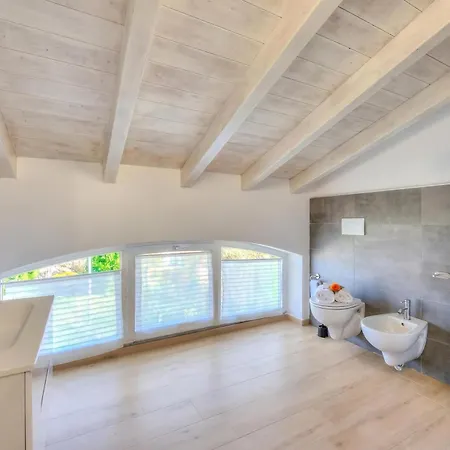 Sunflower Terrace: Duplex For 4, Walk To + Parking - Happy Leggiuno
