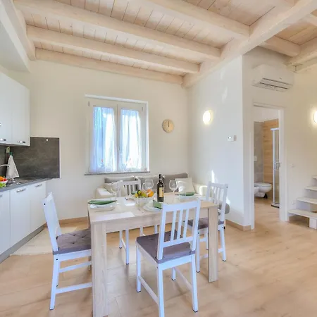 Lejlighed Sunflower Terrace: Duplex For 4, Walk To + Parking - Happy Leggiuno