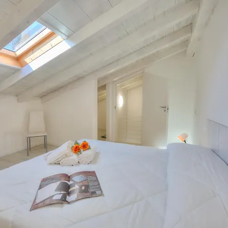 Sunflower Terrace: Duplex For 4, Walk To + Parking - Happy
