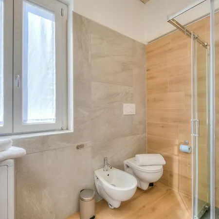 Sunflower Terrace: Duplex For 4, Walk To + Parking - Happy Lejlighed Leggiuno