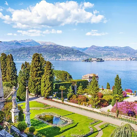 Sunflower Terrace: Duplex For 4, Walk To + Parking - Happy * Leggiuno